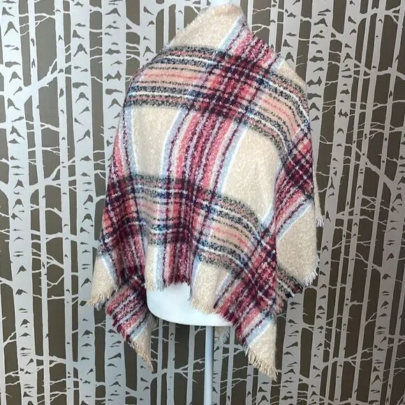 Sonoma Super Soft Plaid Print Fringe Trim Boucle Knit Triangle Scarf OS - Picture 2 of 7